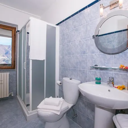 Апартаменты Sleeps 9 Pool