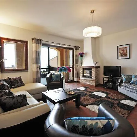 Sleeps 9 Pool