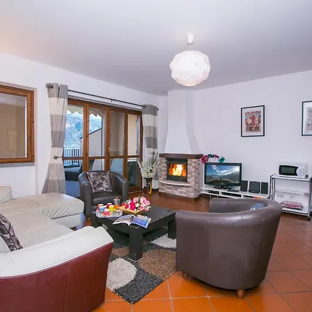 Апартаменты Sleeps 9 Pool